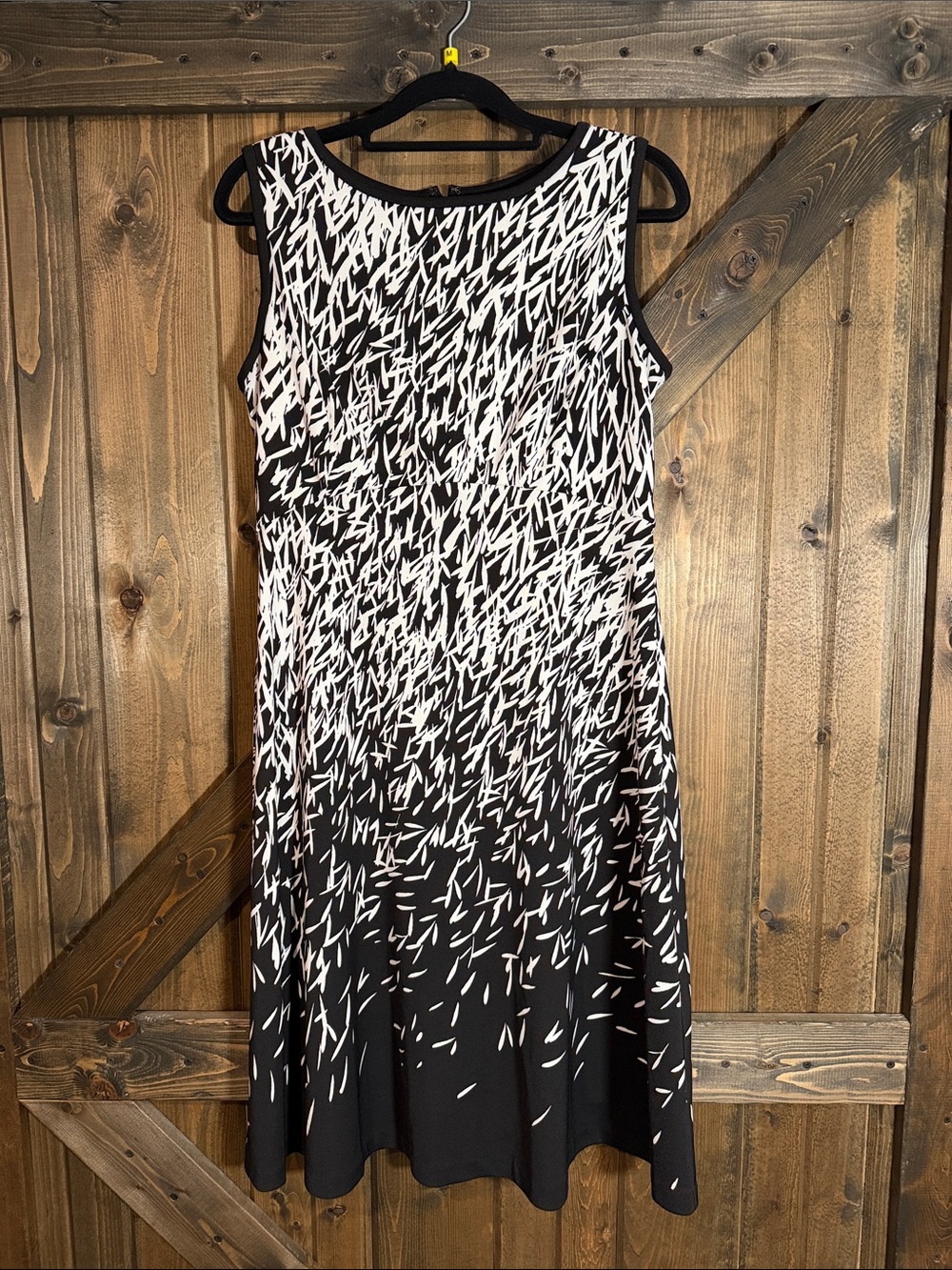 Maggy London Black & White Sleeveless Midi Dress